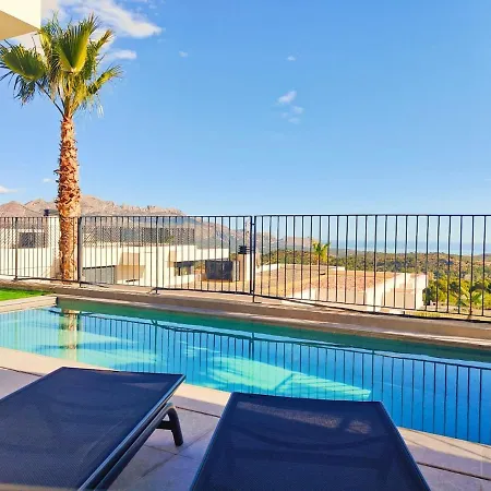 Hills - With 180 View Pool فيلة *
