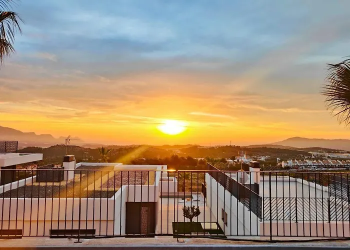 Villa Hills - With 180 View Pool